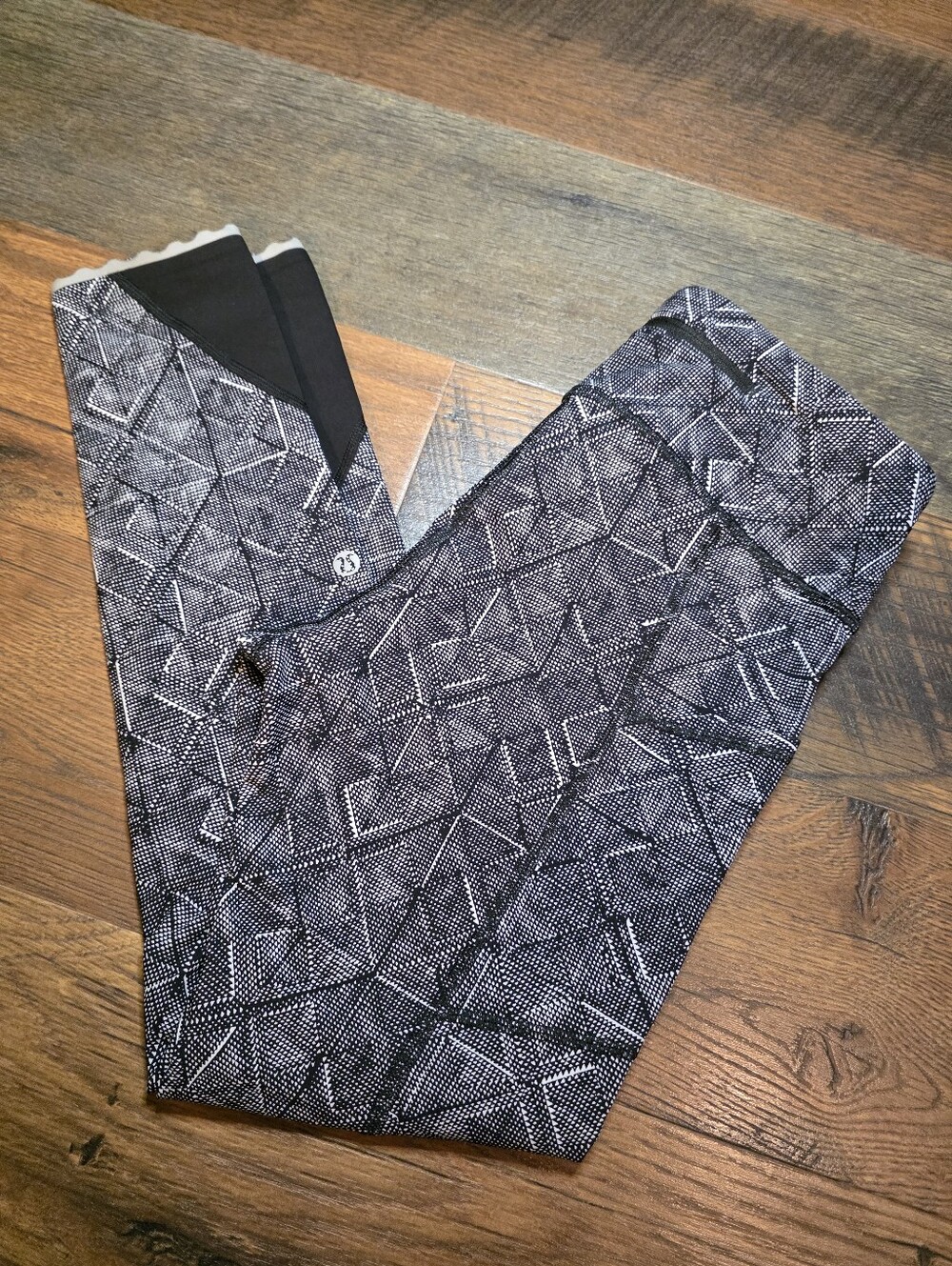 Lululemon Black & White Geometric Print Leggings